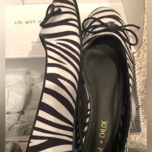 Chase & Chloe l black & white Zebra Ami Ballet flat women shoes, size 5.5